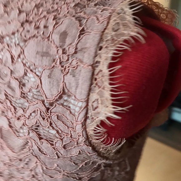 Lace Sleeveless Blouse - Picture 4 of 4